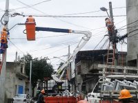 Foi iniciada nesta segunda-feira (22) a instalação de 6.800 pontos de iluminação pública com tecnologia LED no bairro do Lajeado, no extremo leste da capital paulista. Esse é o quarto distrito da cidade de São Paulo beneficiado pelo programa “LED nos bairros”, que já contemplou a comunidade de Heliópolis com cerca de 1.300 pontos e o Jardim Monte Azul com 546 luminárias. Na Brasilândia, a implementação de 9.400 lâmpadas LED foi iniciada em janeiro e deverá ser concluída até o fim deste mês. Foto: Departamento de Iluminação Pública