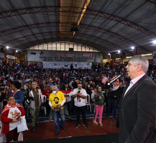 Donato se lança candidato a deputado estadual em plenária entusiasmada